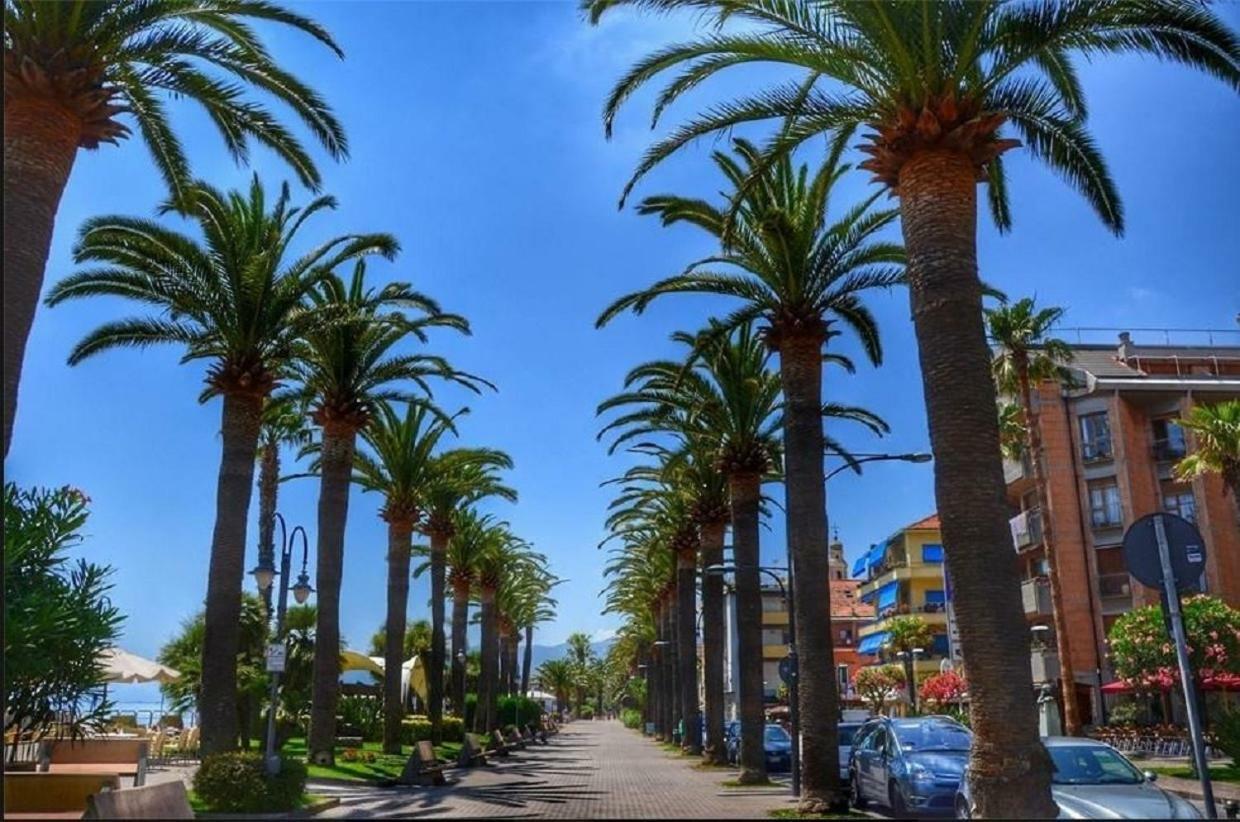 Hotel La Milanese Pietra Ligure Exterior foto